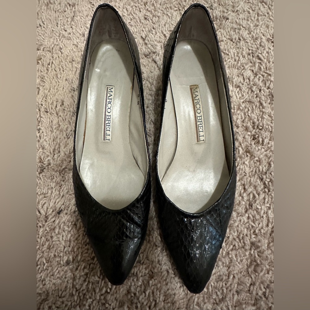 Elegant Black Flats with Textured Finish